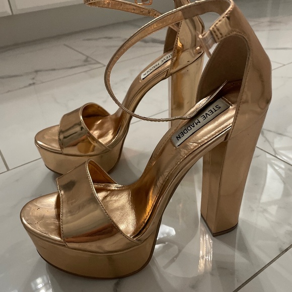 Steve Madden Gonzo Rose Gold Heels - Picture 4 of 6